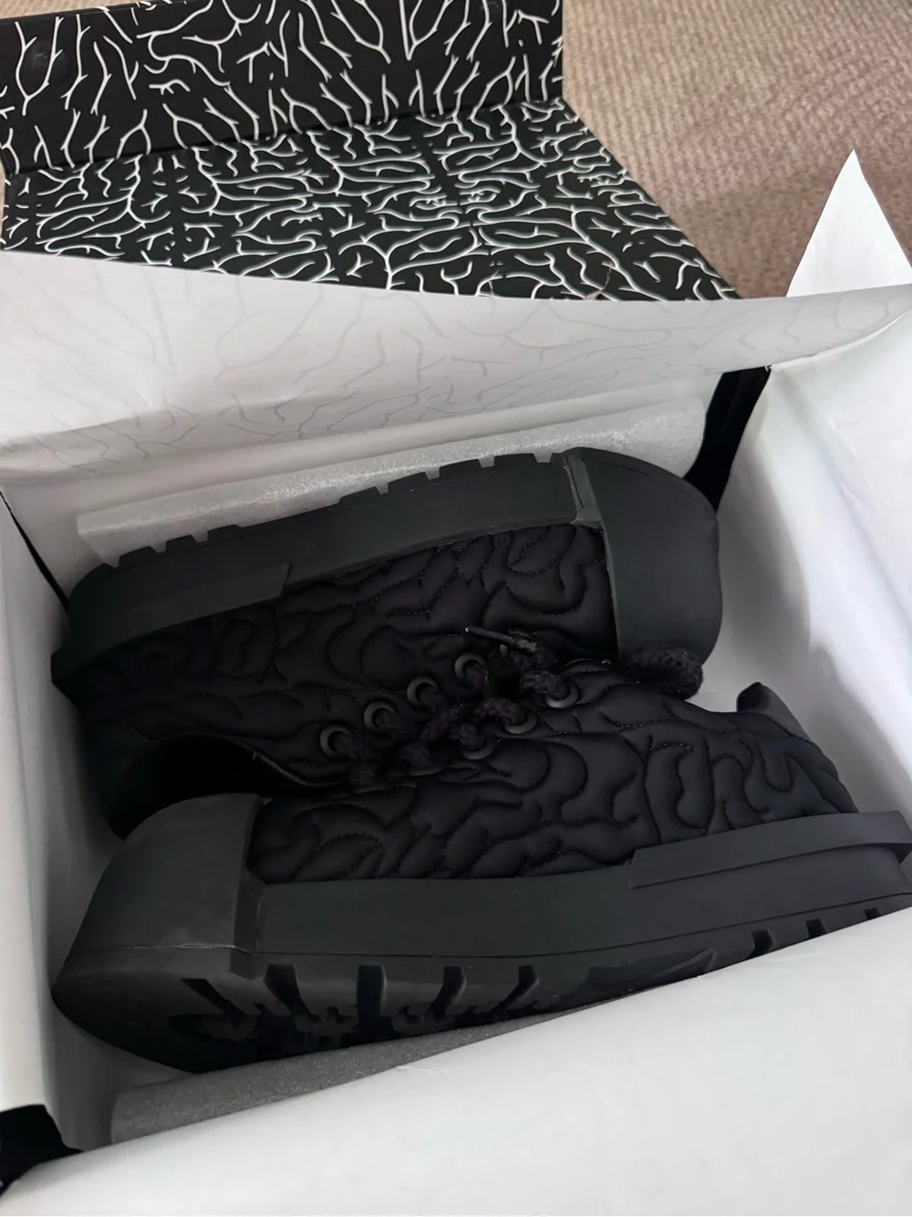 Men's Quilted Black Low-Top Sneakers